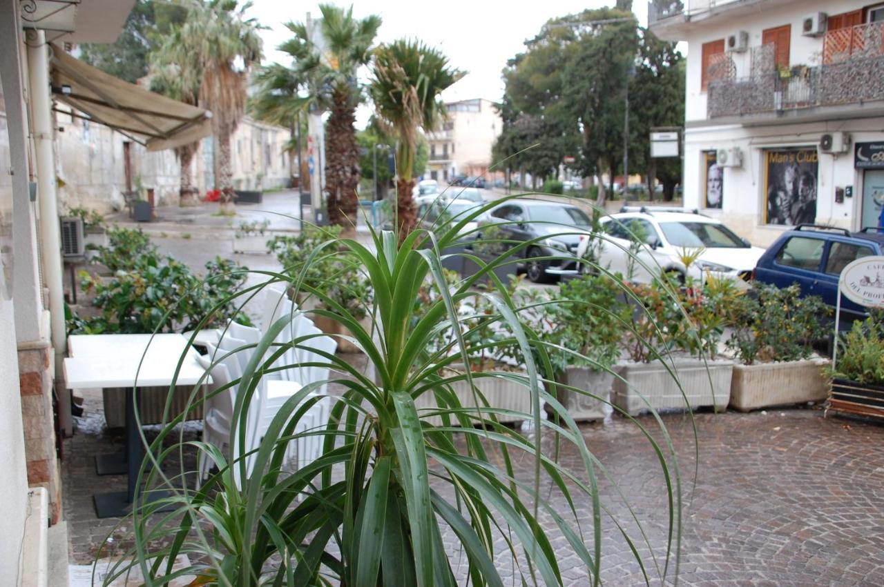 Casa Vacanze Antico Cortile Delle Palme Villa Villagrazia Di Carini Eksteriør billede